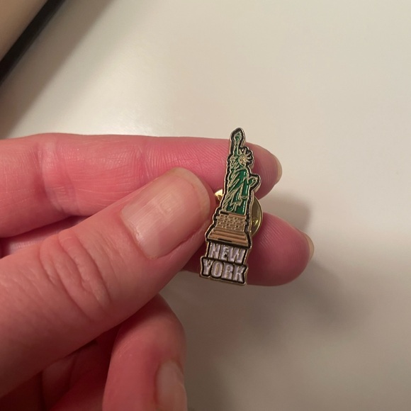 2 for $6 NYC Pin - Picture 1 of 1